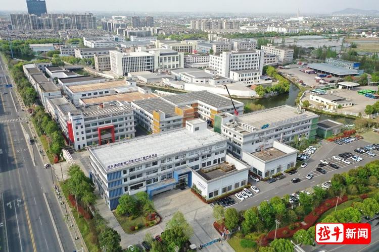 新闻中心您的位置:绍兴网>>8月27日,绍兴集成电路产业园,浙江雷娜科技